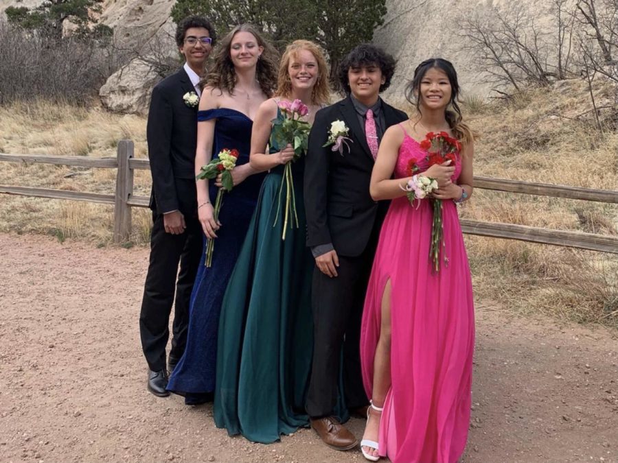 Kaynen Caraballo, Bryn Horner, Mary Kilpela, Liam Gutierrez and Iris Reber, take pictures at Garden of The Gods before the 2022 prom dance.