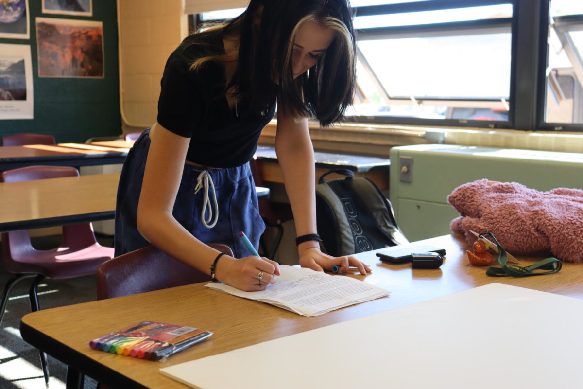 Alaura Wilson (11) works on an assignment during Advisory in Gilliams homework lab on Thursday Sept. 21.
